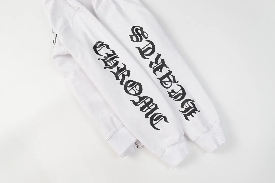 Q10—P230 -Chrome Hearts/Chrome Hearts printed zipper sweatshirt cardigan jacket -420 grams of high-density, high-quality wool, soft, delicate and skin-friendly, soft and silky to the touch, warm and skin-friendly -The hardware zipper accessories are all customized and full of details -Colour: black white -Size: S M L XL